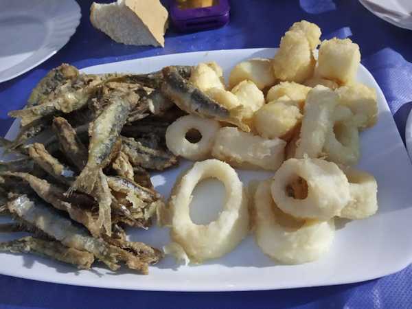 Fotografia tomada fuera de Tienda Álvarez - Tienda de alimentación en Berzocana, Cáceres