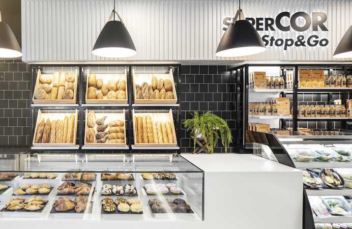 Fotografia tomada fuera de Tienda Supercor Stop & Go - Supermercado en San Mamés de Meruelo, Cantabria