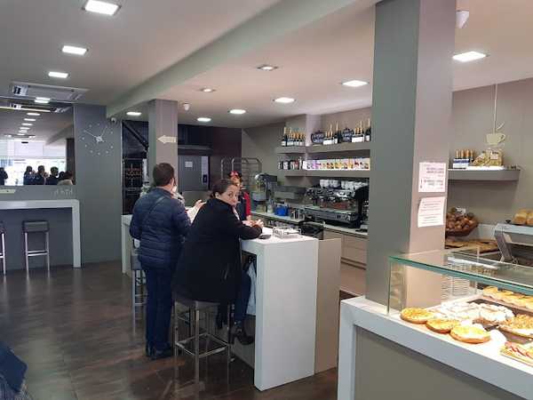 Fotografia tomada fuera de TINYOL - Forn de pa en Cornellà de Llobregat, Barcelona