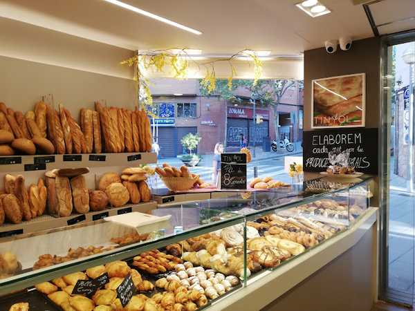 Fotografia tomada fuera de TINYOL - Panadería en Esplugues de Llobregat, Barcelona
