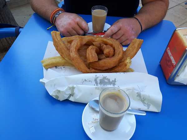 Fotografia tomada fuera de Cafeteria Luanda - Churros/Calentitos - Churreria en La Palma del Condado, Huelva