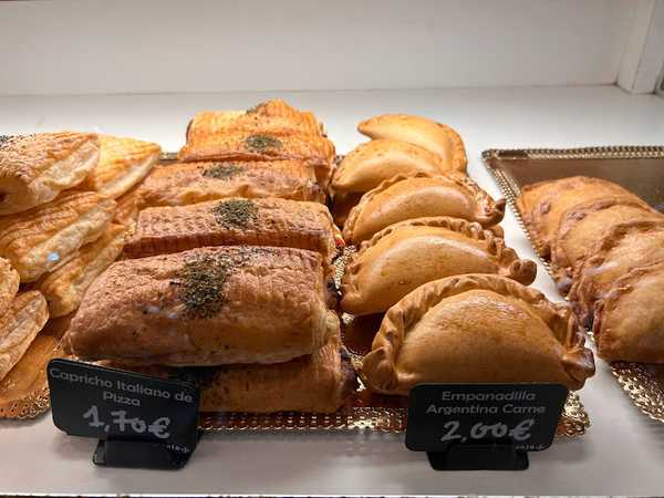 Fotografia tomada fuera de Al Punto - Panadería en Madrid, Madrid