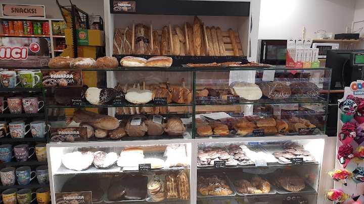 Fotografia tomada fuera de Txokolat - Tienda de alimentación en Elorrio, Bizkaia