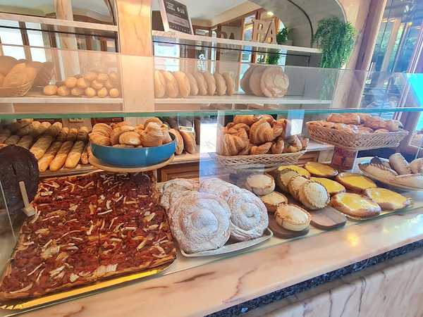 Fotografia tomada fuera de U FORN Can Banya - Panadería en Pollença, Baleares