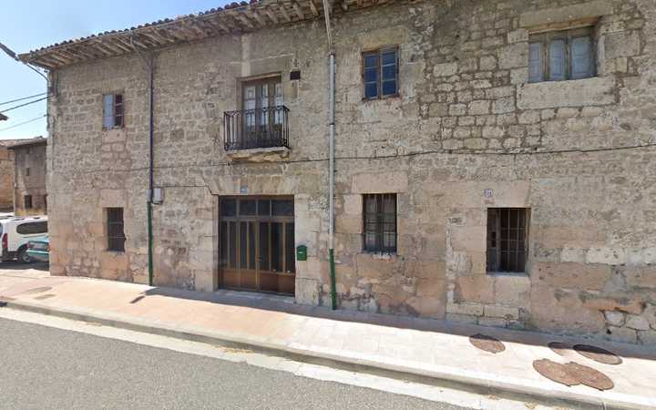 Fotografia tomada fuera de Ultramarinos MR 61. Panadería y Supermercado - Tienda de alimentación en Monasterio de Rodilla, Burgos