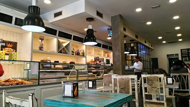 Fotografia tomada fuera de Uvepan - cafeterías en Madrid, Madrid