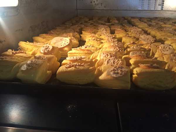 Fotografia tomada fuera de Valdés Hojaldrería - Pastelería en Saelices de Sabero, León