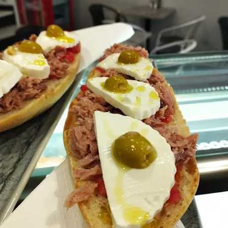 Fotografia tomada fuera de Valentina cafe HELADERÍA CREPERÍA GOFRES, BATIDOS, TOSTADAS, , Orihuela, vega baja - Heladería en Orihuela, Alicante