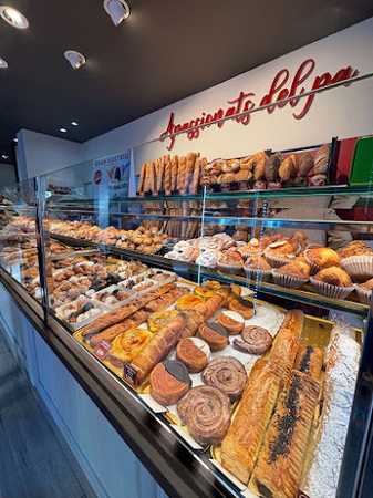 Fotografia tomada fuera de VALERO FORN DE PA - Panadería en Terrassa, Barcelona