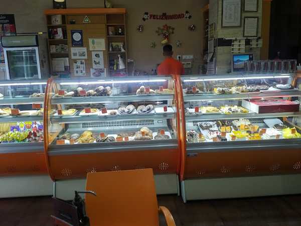 Fotografia tomada fuera de Cafetería Media Luna - Cafetería en Almería, Almería