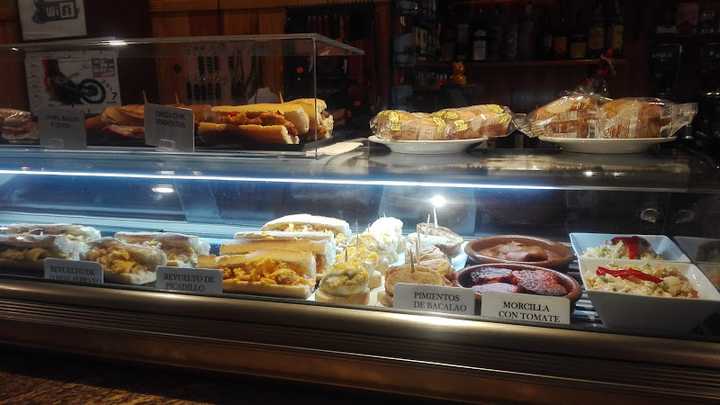 Fotografia tomada fuera de CAFETERIA MEDIEVO - cafeterías en Santo Domingo de la Calzada, La Rioja