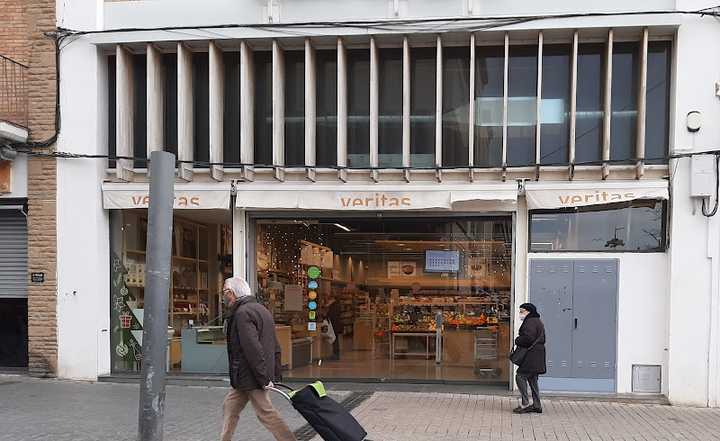 Fotografia tomada fuera de Veritas - Supermercado en Vilanova i la Geltrú, Barcelona