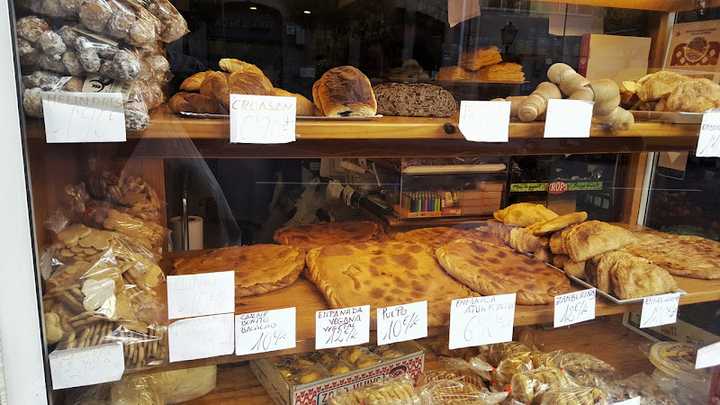 Fotografia tomada fuera de Victoria - Tienda de alimentación en Santiago de Compostela, A Coruña