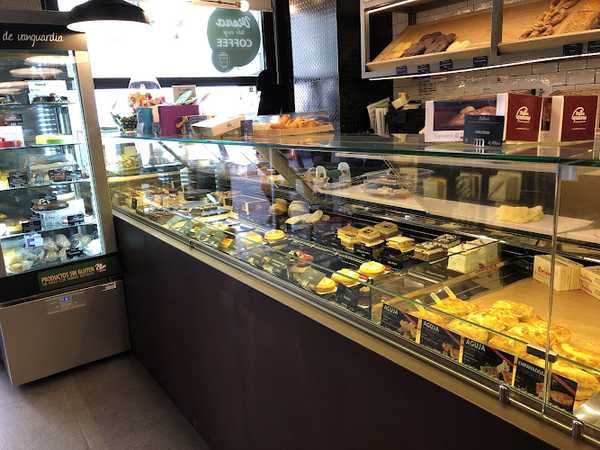 Fotografia tomada fuera de Viena Capellanes - Pastelería en Madrid, Madrid
