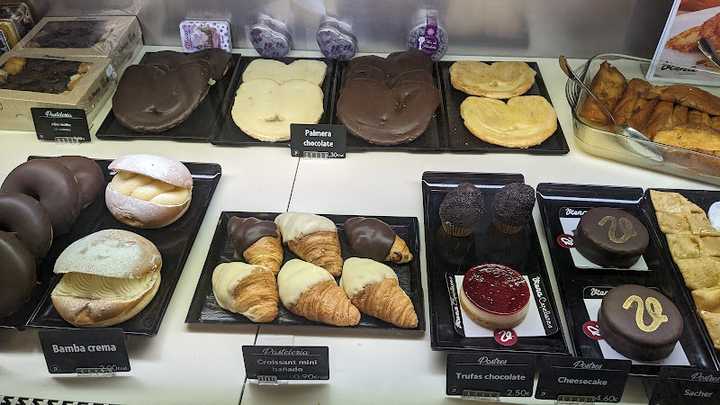 Fotografia tomada fuera de Viena Capellanes - Pastelería en Madrid, Madrid