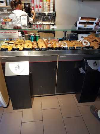Fotografia tomada fuera de Viena Capellanes - cafeterías en Madrid, Madrid