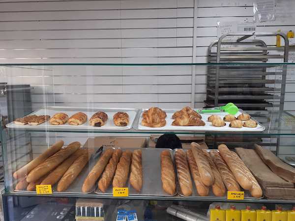Fotografia tomada fuera de Vilafranca súpermercat forn de pa - Supermarket en Vilafranca del Penedès, Barcelona