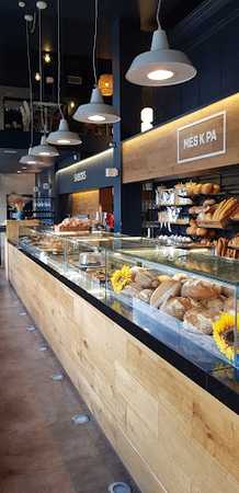 Fotografia tomada fuera de Cafeteria Meskpa - Forn de pa en Manlleu, Barcelona