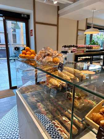 Fotografia tomada fuera de Vivari Bakery & Coffee - Pastisseria en Vic, Barcelona