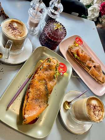 Fotografia tomada fuera de Cafeteria Miss Caprice - cafeterías en Torrevieja, Alicante