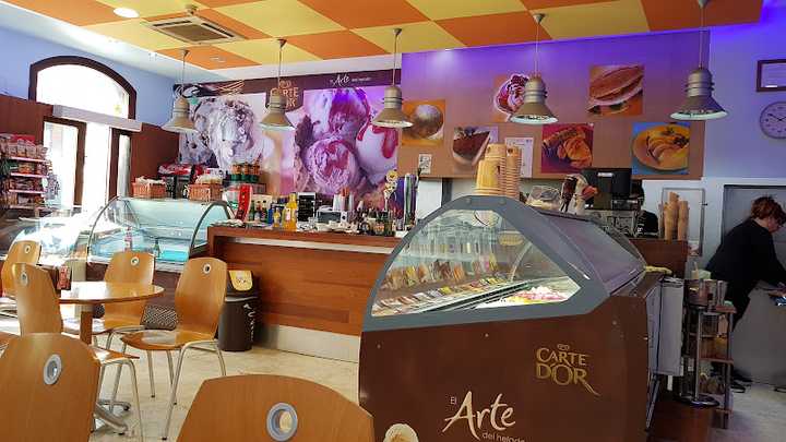 Fotografia tomada fuera de Cafetería Món Blau - cafeterías en Dénia, Alicante