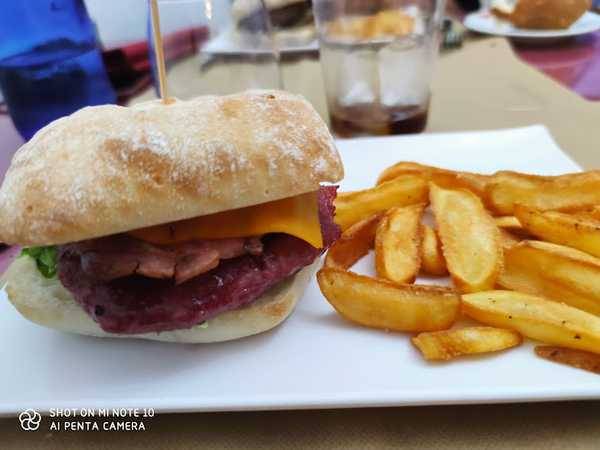 Fotografia tomada fuera de Cafetería Nhora - cafeterías en Enguídanos, Cuenca