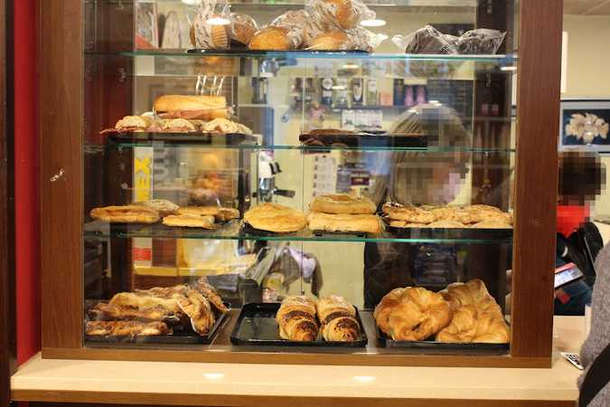 Fotografia tomada fuera de Cafetería Panadería Elma - cafeterías en Biescas, Huesca