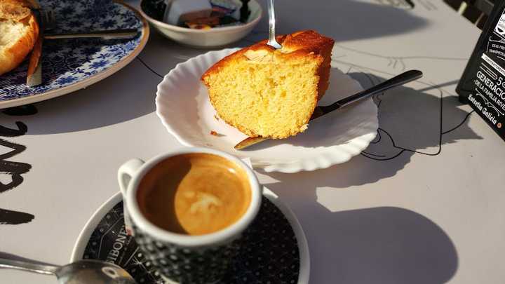Fotografia tomada fuera de Cafetería París S.C. - Cafetería en Oza dos Ríos, A Coruña