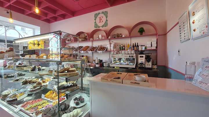 Fotografia tomada fuera de Cafetería Pastelería Elez - Pastelería gourmet - Desayunos - Meriendas en Elez - Pastelería en Getafe, Madrid