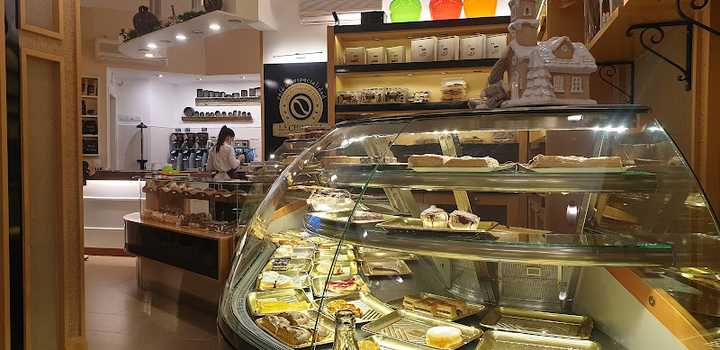 Fotografia tomada fuera de Cafetería Pastelería La Chimenea - Pastelería en Olivenza, Badajoz