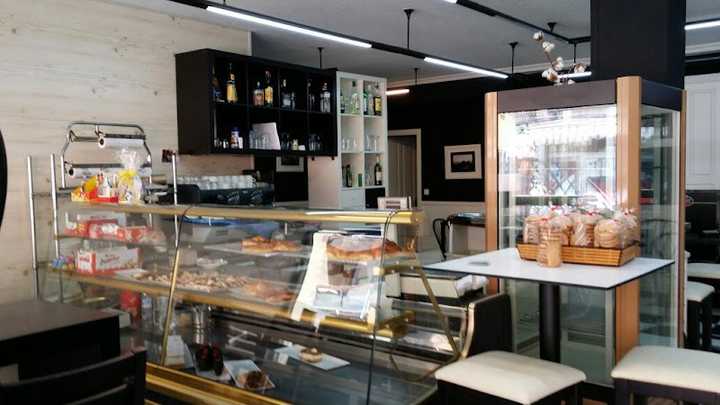 Fotografia tomada fuera de Cafetería Pastelería Marjoe - cafeterías en Candás, Asturias