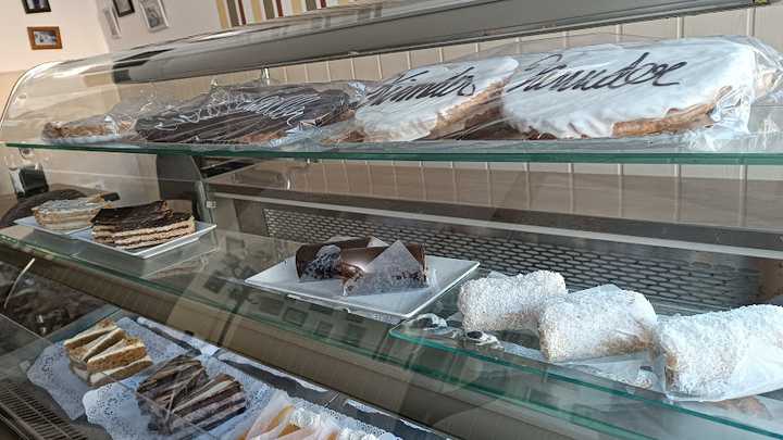 Fotografia tomada fuera de Cafetería Pastelería Santa Ana - cafeterías en Lucena, Córdoba