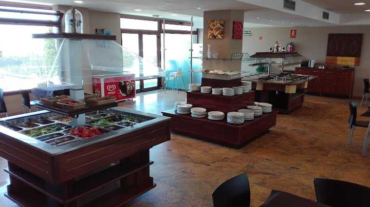 Fotografia tomada fuera de Cafetería Playas de Liencres - cafeterías en Boo de Piélagos, Cantabria