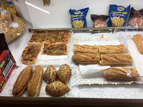 Fotografia tomada fuera de Cafeteria Queens - Cafeteria en Capellades, Barcelona