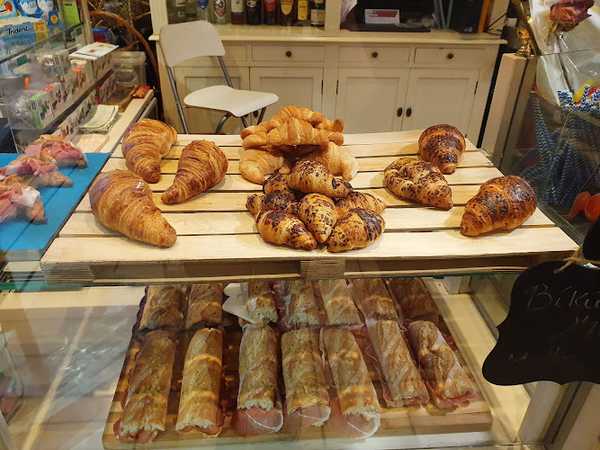 Fotografia tomada fuera de Cafetería Racons De Café - cafeterías en Igualada, Barcelona