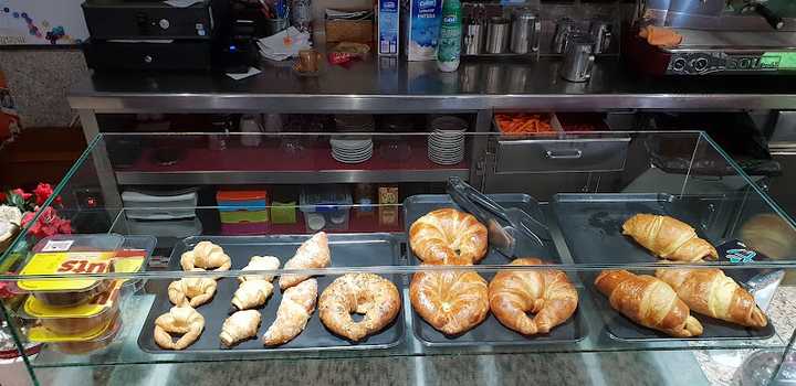 Fotografia tomada fuera de Cafeteria Rubira - cafeterías en Sarrià de Ter, Girona