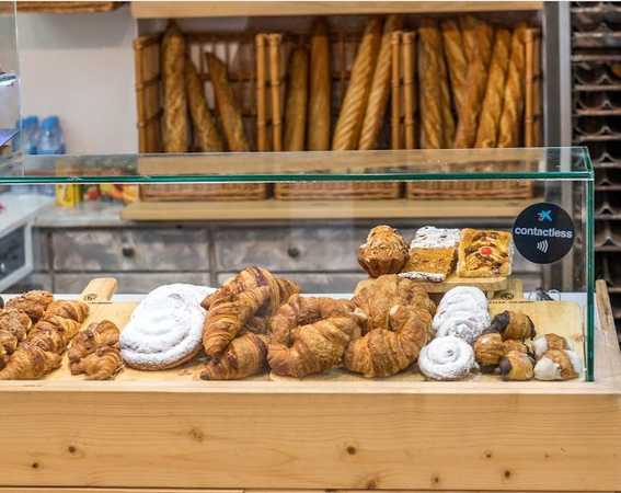 Fotografia tomada fuera de Cafeteria Sants Kessler Galimany - cafeterías en Barcelona, Barcelona