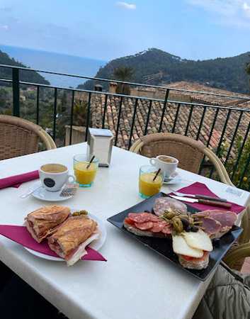 Fotografia tomada fuera de Cafetería/Restaurante Vall Hermos - restaurantes en Estellencs, Baleares