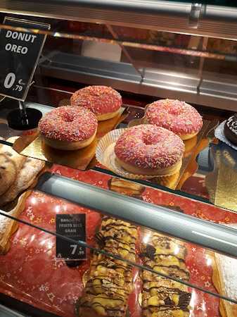 Fotografia tomada fuera de Alcampo - Supermercado en Esplugues de Llobregat, Barcelona