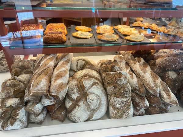 Fotografia tomada fuera de Cal Forner - Panadería en Granollers, Barcelona