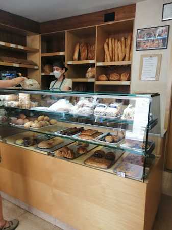 Fotografia tomada fuera de Cal Jaumet del Forn - Panadería en Solsona, Lleida