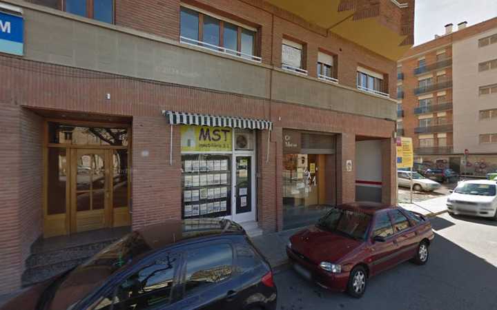 Fotografia tomada fuera de Cal Moliné - Pastisseria Oriol - Forn de pa en Navàs, Barcelona