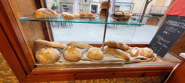 Fotografia tomada fuera de Cal Pascuet Forn de llenya - Forn de pa en Sant Llorenç de Morunys, Lleida