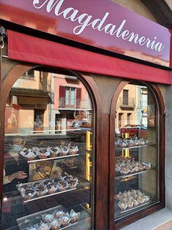 Fotografia tomada fuera de Cal Tuset - Panadería en Castellfollit de la Roca, Girona
