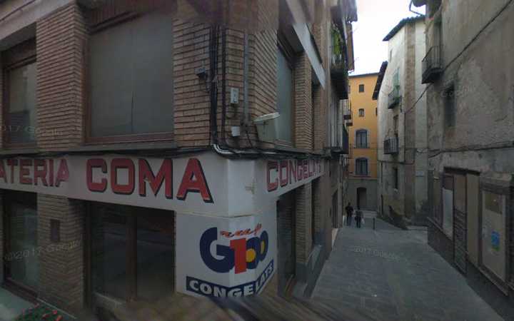 Fotografia tomada fuera de Cal XuXelandia - Pastelería en Cardona, Barcelona