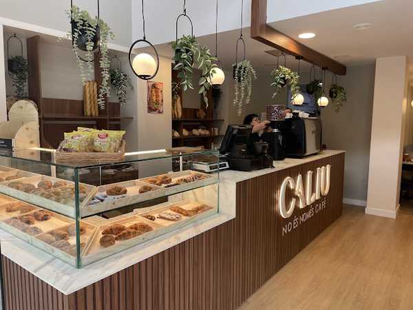 Fotografia tomada fuera de CALIU - No és només cafe - cafeterías en Figueres, Girona