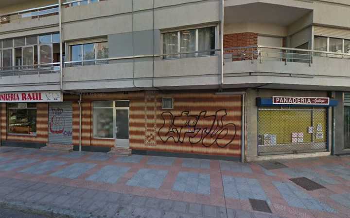 Fotografia tomada fuera de Calle Lucas de Tuy, 2, local comercial - Panadería en León, León