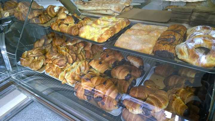 Fotografia tomada fuera de Can Centena - Panadería en Anglès, Girona