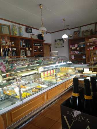 Fotografia tomada fuera de Can Pardo - Pastelería en Torrelles de Foix, Barcelona