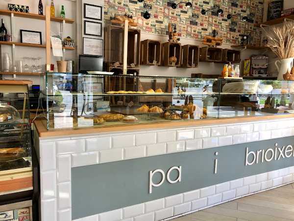Fotografia tomada fuera de Can Pascual - Forn de pa - Degustació - cafeterías en Sant Pere de Ribes, Barcelona